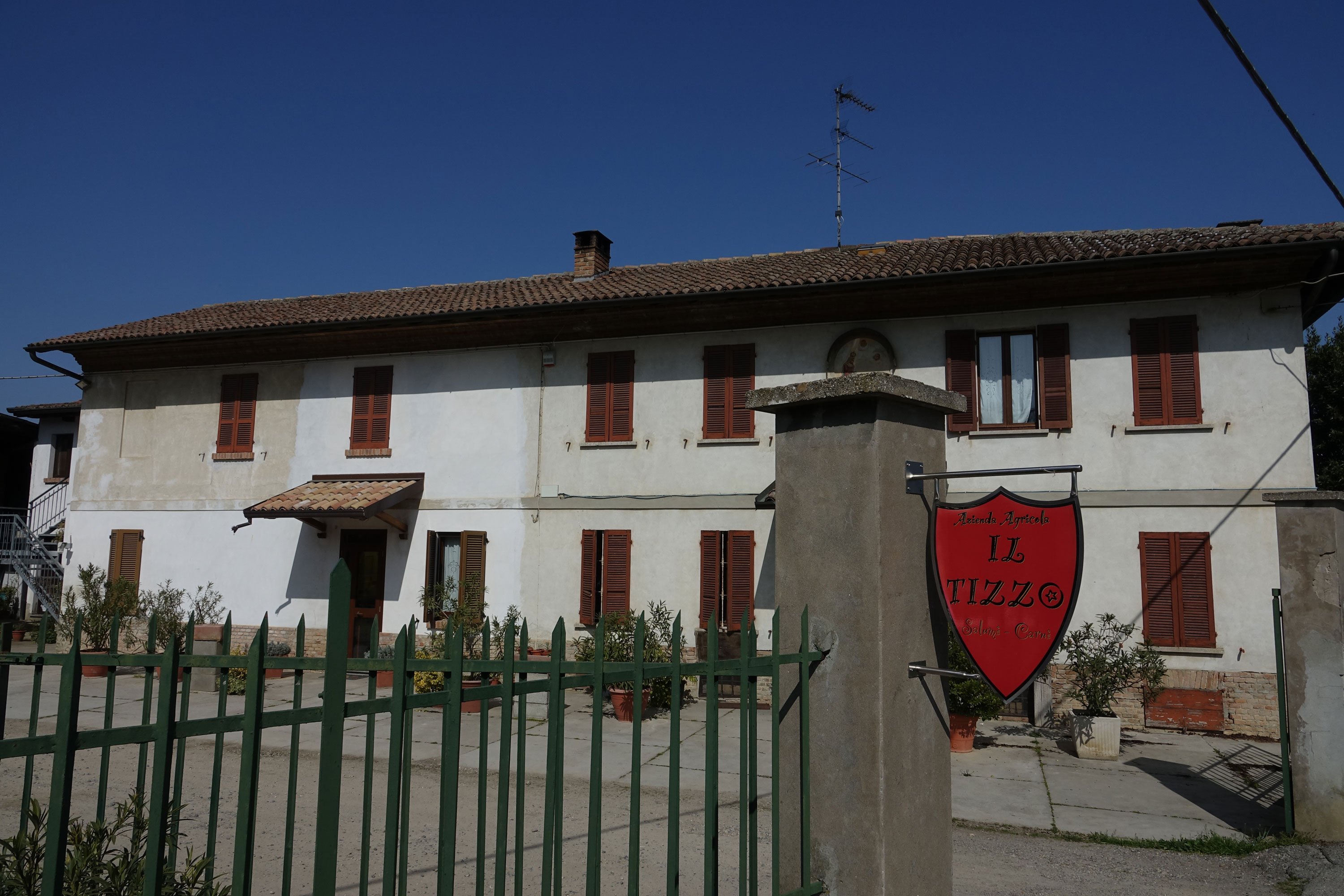 Venite a trovarci a Terrazza Coste, assaggio di salame garantito (e un buon bicchiere di vino!